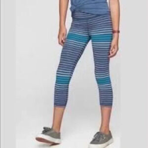 Athleta Girl Capri Leggings In Multi Stripe Purple Size XS 6 *Small mark on leg*
